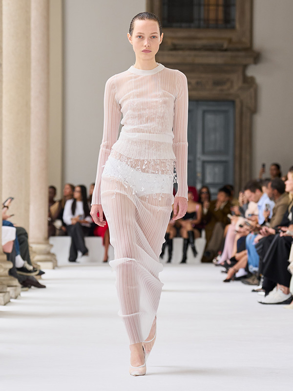 Sportmax ロングドレス ベージュ SS25 Sportmax Spring Summer 2025 Runway Show: SS25 an Essential
